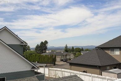 Classic Father Blanchet Park split-level in one of Vancouver's - photo 34
