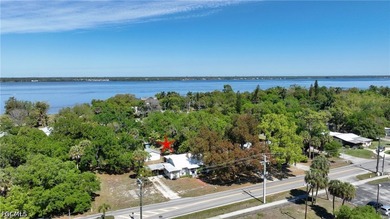 Charming single family home located near downtown Ft Myers! - photo 49