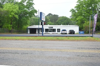 4,500 SQFT COMMERCIAL BUILDING IN QUITMAN TX - Lake Commercial For Sale in Quitman, Texas