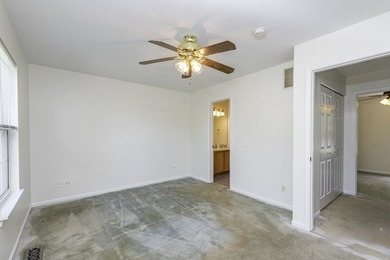 Welcome home to this beautifully maintained and move-in-ready - photo 17