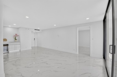 Beautifully fully renovated 7th floor corner Midrise apt - photo 7