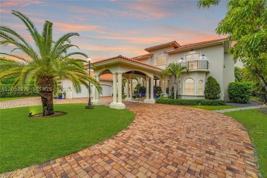 Situated on a spectacular 1.25-acre corner estate in the heart - photo 3