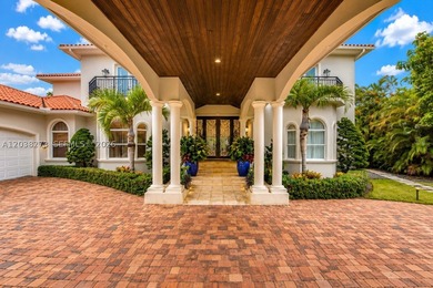 Situated on a spectacular 1.25-acre corner estate in the heart - photo 4