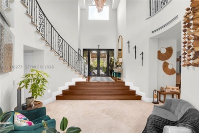 Situated on a spectacular 1.25-acre corner estate in the heart - photo 7