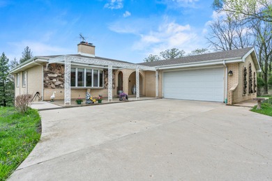 (private lake, pond, creek) Home For Sale in Wauconda Illinois