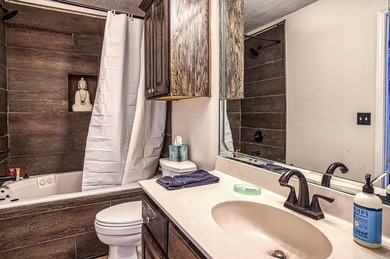 Welcome to this beautifully maintained spacious 3 bedroom, 2 - photo 29