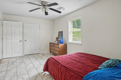Welcome to this beautifully maintained spacious 3 bedroom, 2 - photo 32