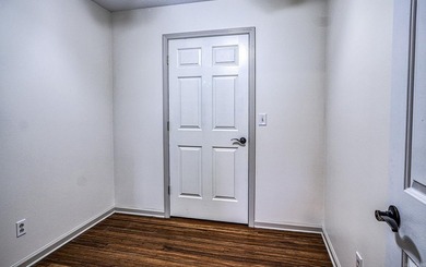 Welcome to this beautifully maintained spacious 3 bedroom, 2 - photo 35