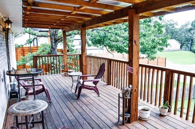 Welcome to this beautifully maintained spacious 3 bedroom, 2 - photo 37