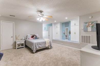 Welcome home to this beautifully maintained 4 bedroom,2 bath - photo 46