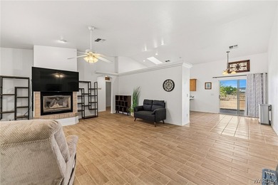 Beautiful Custom 2005 home in the desirable golf course - photo 4