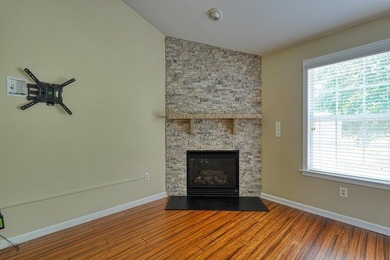 Welcome home to this beautifully maintained 3-bedroom, 2-bath - photo 8