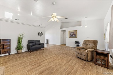 Beautiful Custom 2005 home in the desirable golf course - photo 8