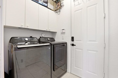 Welcome home to this beautifully remodeled 3-bedroom, 2.5-bath - photo 6