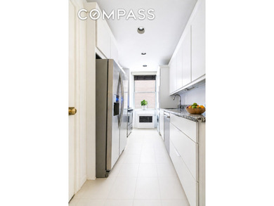 Prime location! Renovated, beautiful, expansive 3 Bedroom with - photo 2