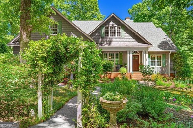 This charming Lake Hartwell home is the ultimate retreat for - photo 2
