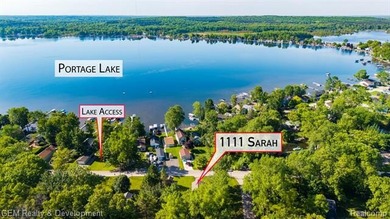 Portage Lake - Livingston County Home For Sale in Putnam Twp Michigan
