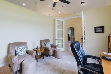Custom-built 4-bedroom, 3.5 bathroom plus a den pool home - photo 9