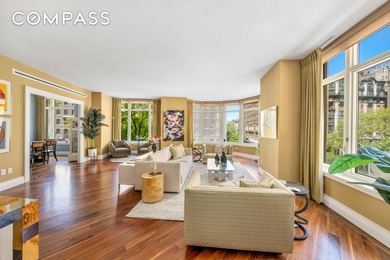 Stunning, luxurious, sun filled 4 bedroom 3.5 bath apartment - photo 1