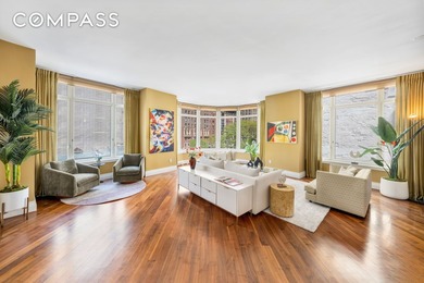 Stunning, luxurious, sun filled 4 bedroom 3.5 bath apartment - photo 2