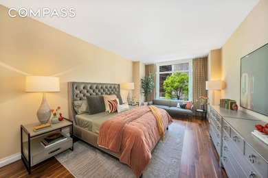 Stunning, luxurious, sun filled 4 bedroom 3.5 bath apartment - photo 10