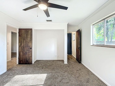 Amazing single family home less than 2 miles to UF!  Newer Roof - photo 6