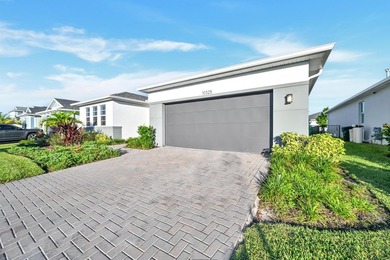 Welcome to this exceptional 4-bedroom, 3-bathroom single-family - photo 2