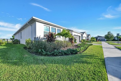 Welcome to this exceptional 4-bedroom, 3-bathroom single-family - photo 3