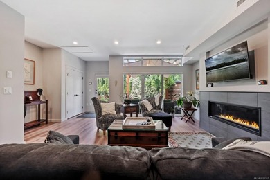 Welcome to this exceptional, centrally located 2-bed, 3-bath - photo 6