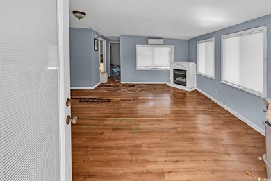 Investor Alert or Handy Homeowner Special! This spacious - photo 31