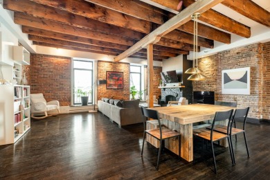 Lake Home For Sale in Montréal (Ville-Marie),