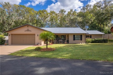 Lake Henderson Home For Sale in Inverness Florida