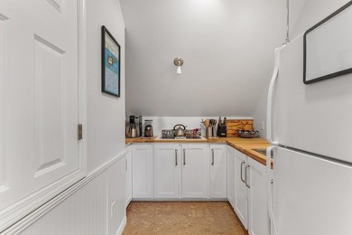 Cozy COASTAL COTTAGE on 1/2 acre lot in Historic Pt Washington - photo 20