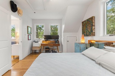 Cozy COASTAL COTTAGE on 1/2 acre lot in Historic Pt Washington - photo 22