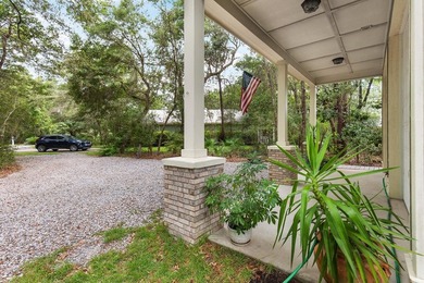 Cozy COASTAL COTTAGE on 1/2 acre lot in Historic Pt Washington - photo 26