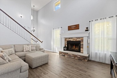 Motivated Seller * A stunning 4 bedroom/4 bathroom , 2 story - photo 5