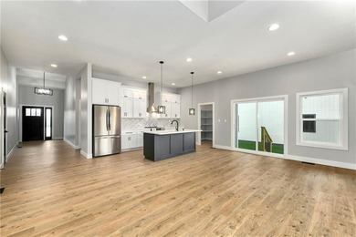 Two high-quality newly constructed 3BR2BA lake homes at Linn - photo 11