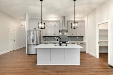 Two high-quality newly constructed 3BR2BA lake homes at Linn - photo 16