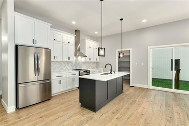 Two high-quality newly constructed 3BR2BA lake homes at Linn - photo 17