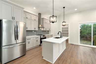 Two high-quality newly constructed 3BR2BA lake homes at Linn - photo 19