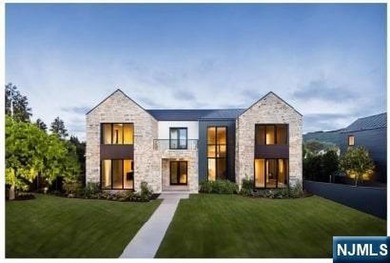 Hudson River Home For Sale in Englewood Cliffs New Jersey