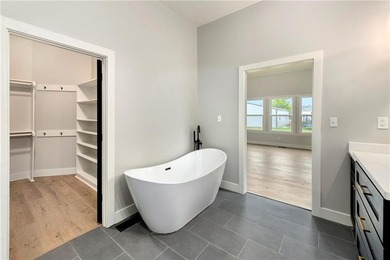 Two high-quality newly constructed 3BR2BA lake homes at Linn - photo 23