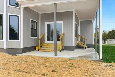 Two high-quality newly constructed 3BR2BA lake homes at Linn - photo 31