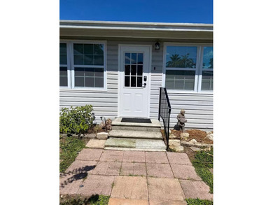 Weeki Wachee Gardens Area Home For Sale in Weeki Wachee Florida