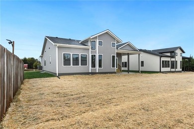 Two high-quality newly constructed 3BR2BA lake homes at Linn - photo 40
