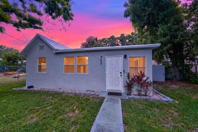 Located in Fort Pierce's Historic District, this charming home - photo 1