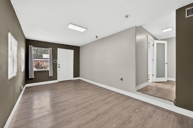 Located in Fort Pierce's Historic District, this charming home - photo 4