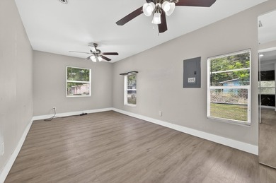 Located in Fort Pierce's Historic District, this charming home - photo 9