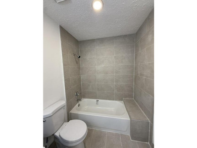 Beautifully remodeled Three-bedroom, two-bathroom single-story - photo 11