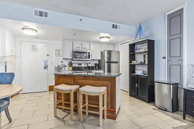 Ocean-view one-bedroom, one-and-a-half-bathroom condo with a - photo 16
